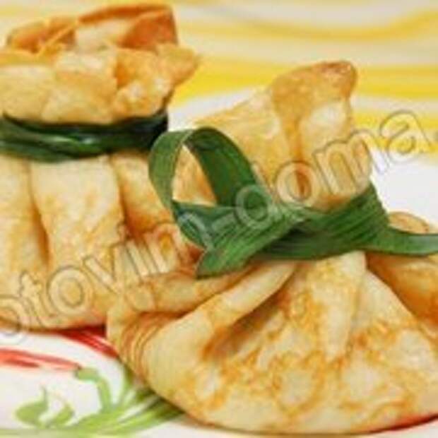 Блинные мешочки с жюльеном из красной рыбы 