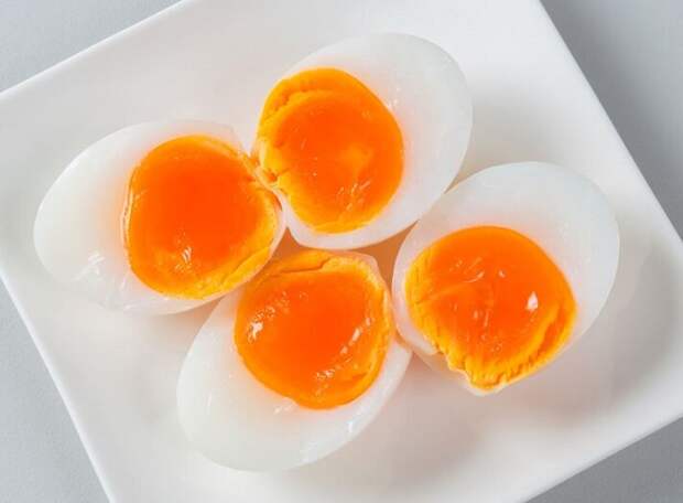 Желток получится нежным и кремовым. Как варят яйца в ресторанах (не так, как это делает большинство)