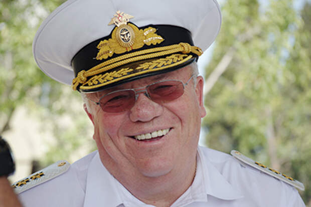 Адмирал Комоедов оценил угрозу от американских кораблей в Черном море