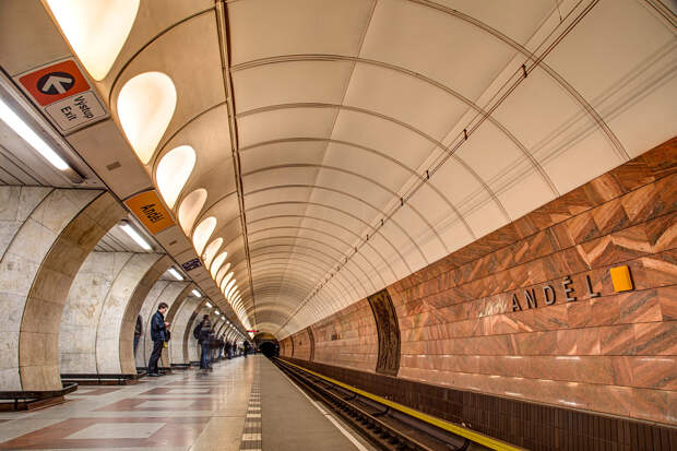 Станции метро разных городов мира, названные в честь России