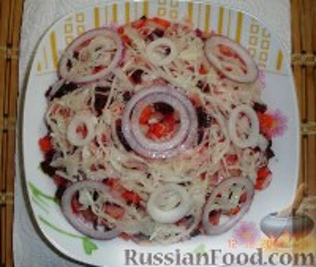 Фото к рецепту: Винегрет с квашеной капустой