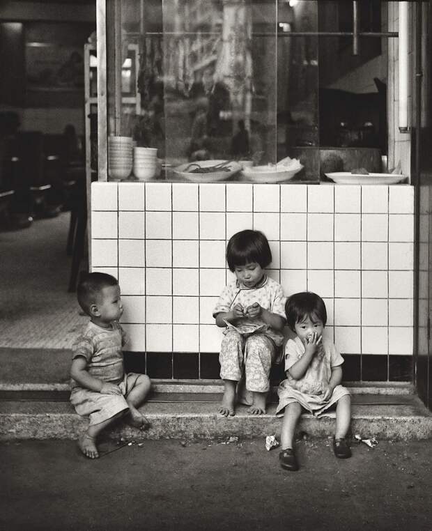 Шедевральные уличные фотографии Фань Хо о жизни в Гонконге 50-60-х годов 