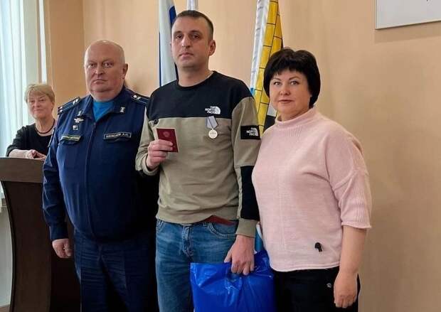 Бойцу СВО Семену Фадееву вручили медаль «За отвагу» в Навашинском округе