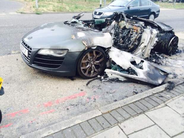 Ужасный пожар унес жизнь еще одного суперкара Audi R8 Ужасный пожар унес жизнь еще одного суперкара Audi R8