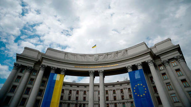 МИД Украины: заявлений об эвакуации от посольств не поступало