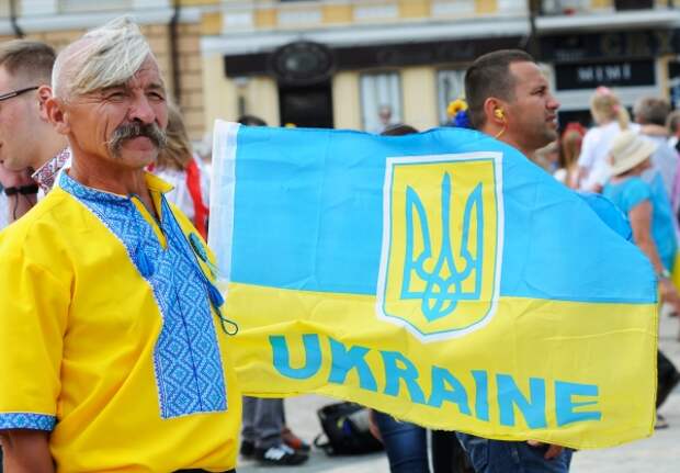 2481804 24.08.2014 Участник VI фестиваля "Парад вышиванок-2014" во время празднования Дня Независимости в Киеве. Александр Максименко/РИА Новости