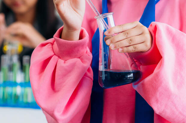 В Москве подростки проделали эксперимент в квартире и едва не ослепли