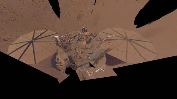 Посадочный модуль Mars InSight сделал прощальное селфи