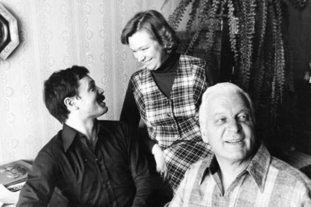 Актер с родителями | Фото: kino-teatr.ru