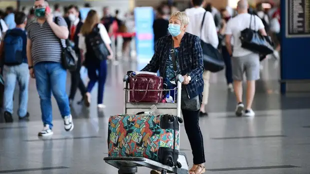 «Достигнем этого уровня в сентябре»: Путин допустил смягчение ограничений на выезд за рубеж после вакцинации 60% россиян