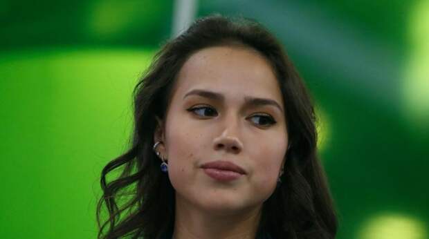 "Чуть не треснул": Загитова показала шикарную грудь в тесном топе