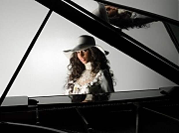 Алиша Кис (Alicia Keys) в фотосессии Тьерри Ле Гуэ (Thierry Le Goues) для альбома As I Am (2007)
