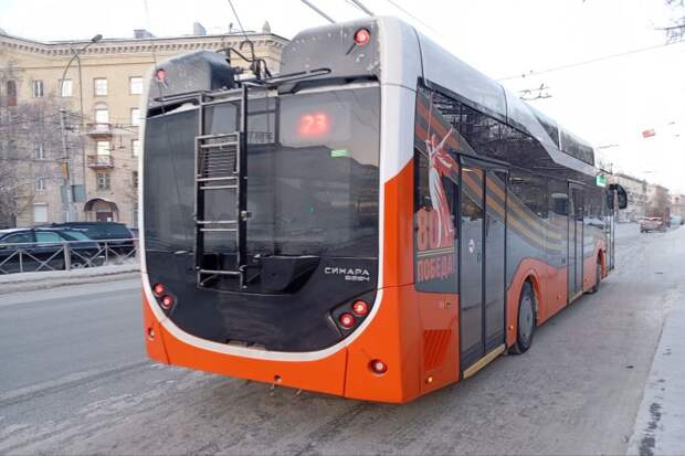 Первые новосибирцы проехали в новом троллейбусе «Синара-6254» до вокзала