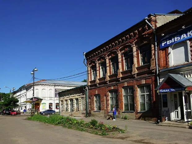 Ванчакова линия, на заднем плане - банк Рябушинских Ванчакова линия, на заднем плане - банк Рябушинских
