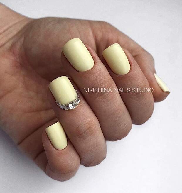 Желтые короткие ногти: 50+ ярких и солнечных идей