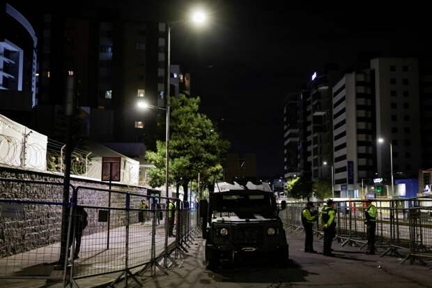 На пляже нашли пять висящих на веревках человеческих голов