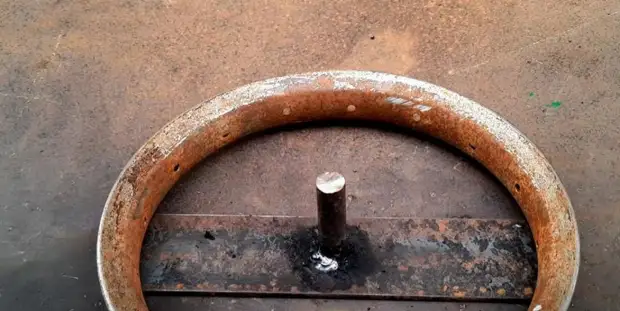 Простой гибочный станочек из колеса велосипеда