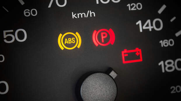 Автоэксперт Попов пояснил, опасно ли ездить с неисправной АБС