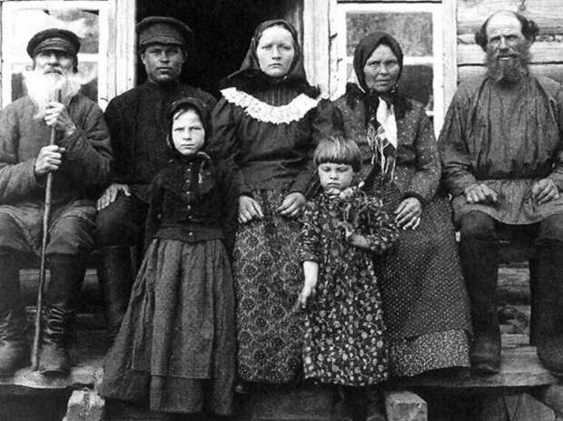 Вопреки стереотипам, многих девочек в России раньше коротко стригли. Зачем это делали?