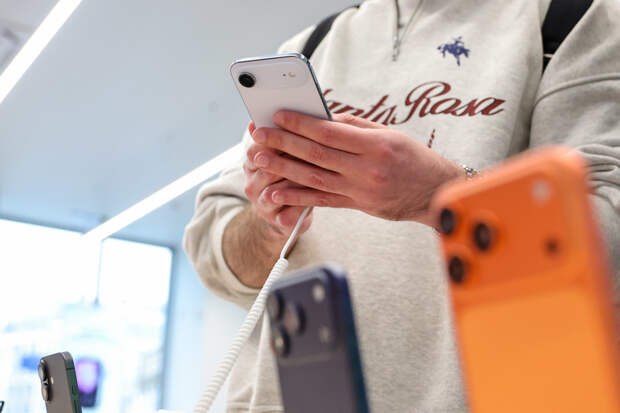 Названы самые популярные в России бренды смартфонов