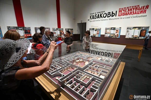 Вшкафусидящий Примаков, Мучительный Суриков и другие герои «исчезнувшей цивилизации» — в Эрмитаже