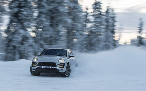 Porsche Macan Turbo стал на 40 сил мощнее и на 800 тысяч дороже. И мы на нем поездили. Фото 2