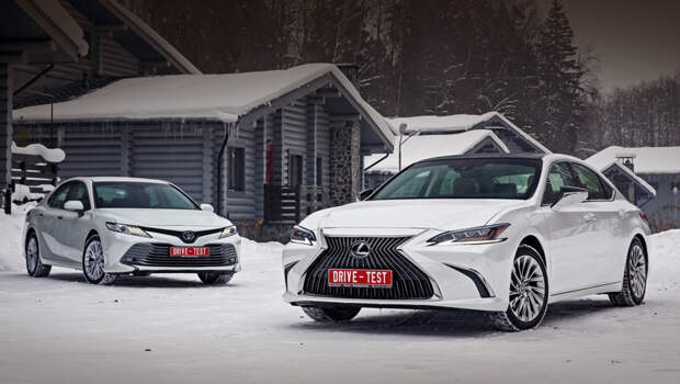 Lexus es,Toyota camry. Цены на ES начинаются от 2,69 млн за двухлитровый ES 200 (150 л.с.). Более востребованный ES 250 (2.5, 200 сил) на 79 000 дороже. Camry гораздо доступнее (от 1,57 млн за 2.0), а топ-версия с V6 (249 л.с.) за 2,5 млн дешевле базового Лексуса.