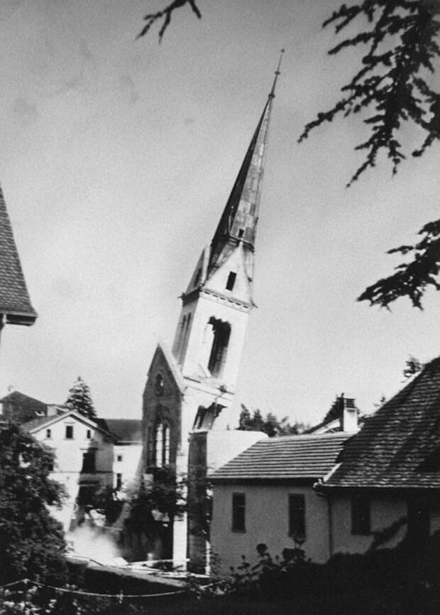 013-Schaffhausen-bombardierung-1-april-1944-sprengung-turm-steigkirche