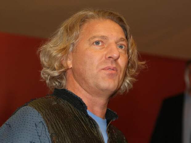 Названа причина смерти продюсера и ведущего Александра Олейникова