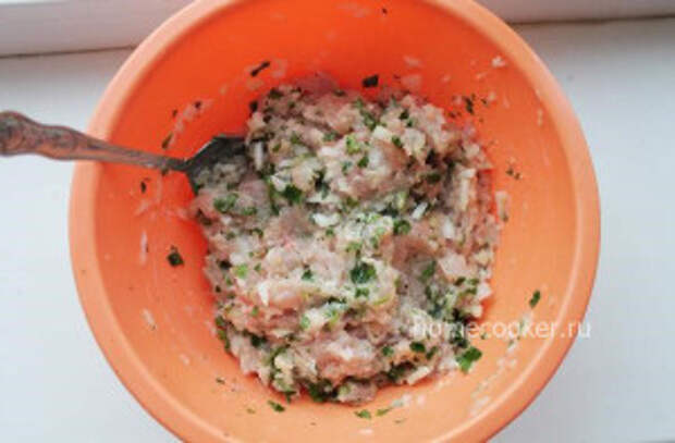 Рубленные котлеты из куриного филе с сыром Farsh s petrushkoj 300x197 Рубленные котлеты из куриного филе с сыром