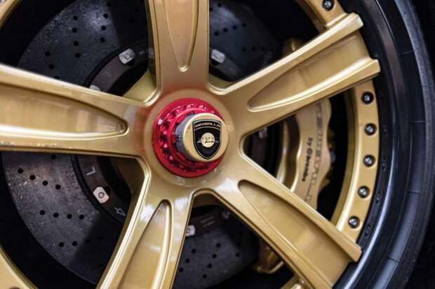 Porsche Gemballa Mirage GT 2005 года "Gold Edition" известного камерунского футболиста