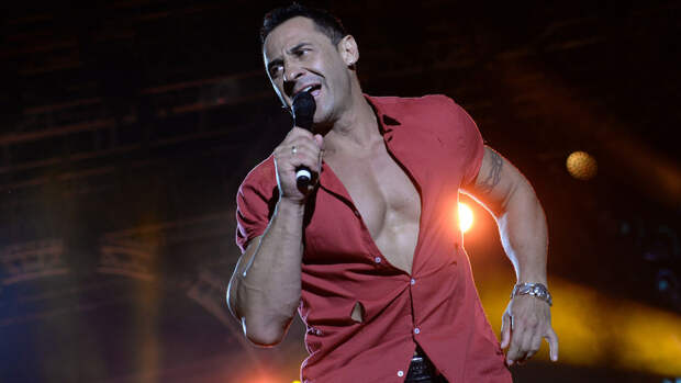 Специалист Холгова: у звезд есть исключительное право на откровенные наряды