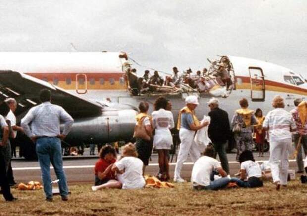 Невероятное приземление полуразрушенного самолета Рейс 243 Aloha Airlines