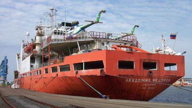 Корабль "Академик Федоров" вернулся из Антарктиды в Петербург