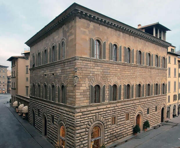 За стенами строгого монументального здания прячется удивительная красота и изящество (Palazzo Medici Riccardi, Италия). | Фото: galya1963.livejournal.com.