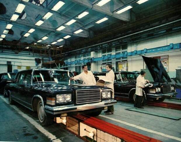 В цеху сборки легковых автомобилей завода ЗиЛ, 1979 год, Москва история, картинки, фото