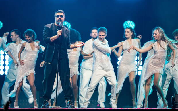 Ковальчук не обиделась на горячие танцы Чумакова с другой девушкой