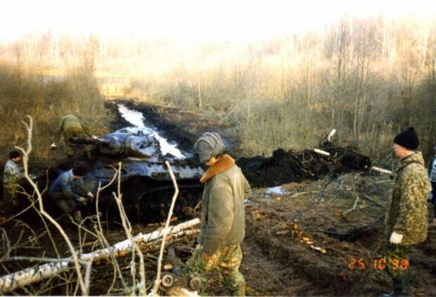 Подъём танка Т-34-76 из озера Жарки в 1998 году Великая Отечественная Война, танк Т-34-76