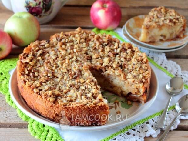 Яблочный пирог с грецкими орехами, рецепт с фото