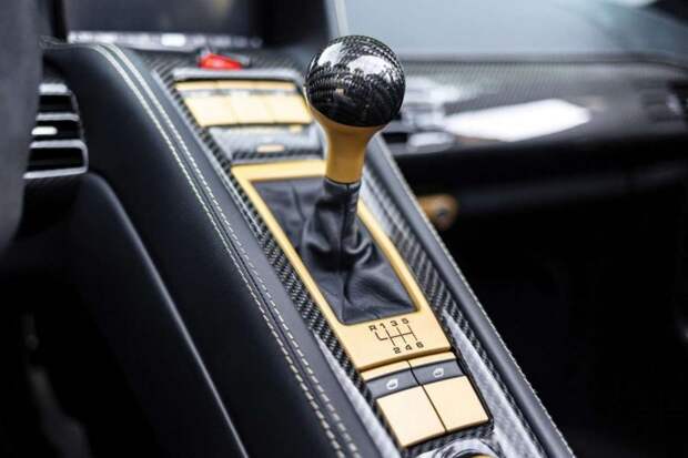 Porsche Gemballa Mirage GT 2005 года "Gold Edition" известного камерунского футболиста
