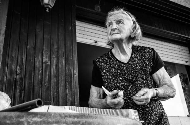 Внучка отсняла один день из жизни бабушки и поразилась ее энергии бабушка, деревня, ферма