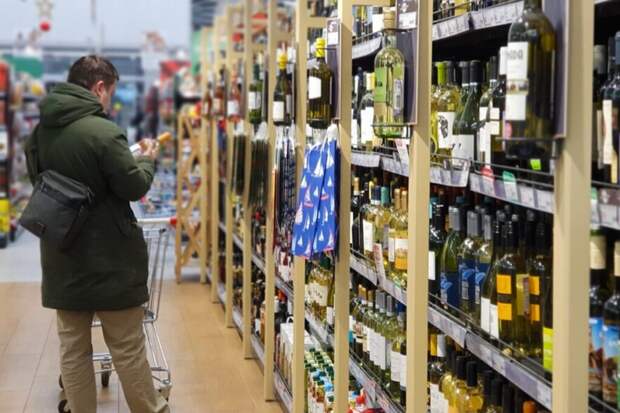 Как вычислить поддельный алкоголь в супермаркетах: простые правила определения самопала