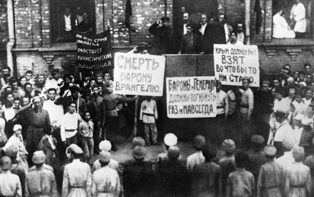 Митинг красноармейцев