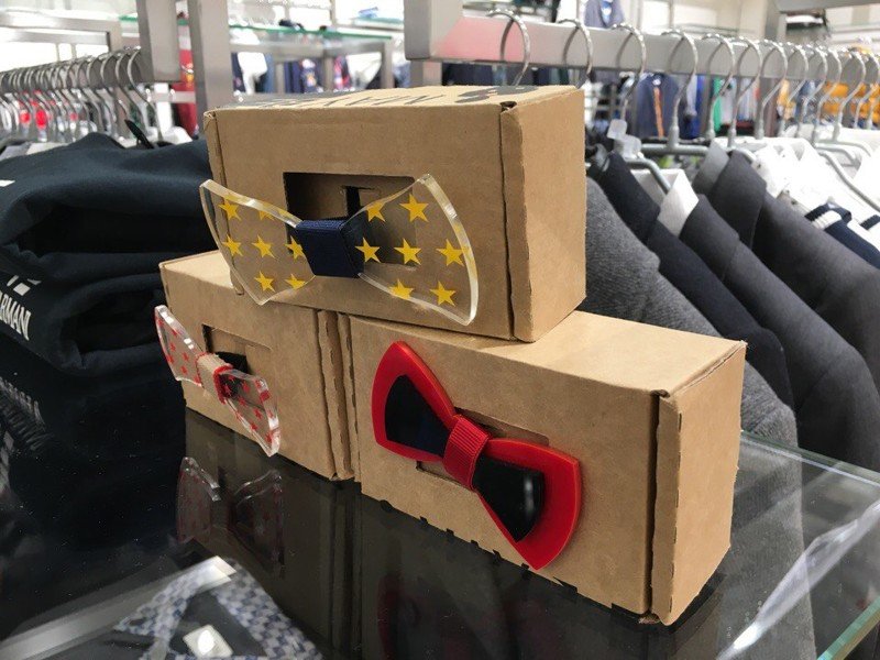 А вот пластиковые бабочки за 3,4 тысячи