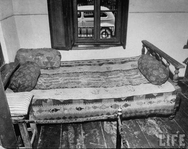 Когда его рожали все инакомыслящие дрожали: кровать, на которой родился Сталин. было, история, фото