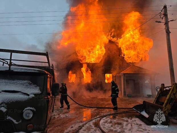 В Александровском районе ликвидирован крупный пожар в жилом доме