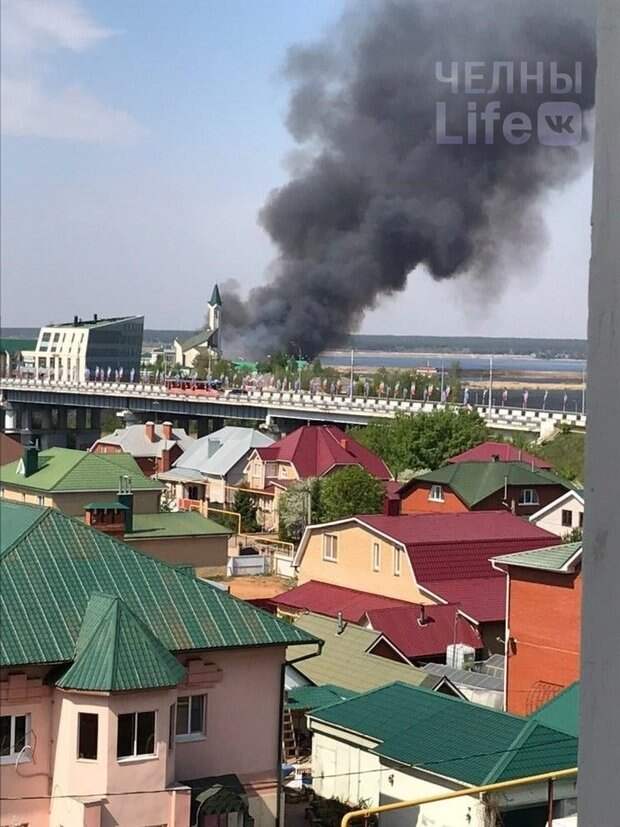 Пожар в набережных челнах. Набережные Челны пожар. Пожар в Набережных Челнах сейчас. Пожар Набережные Челны сейчас.