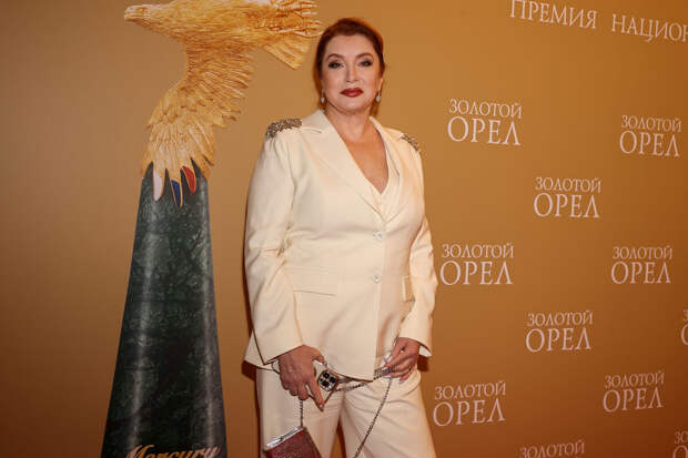 Косметолог Мухина: у актрисы Сотниковой возник отек после нитевого лифтинга