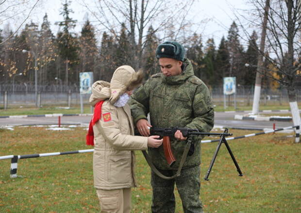 Отряд юнармейцев имени Маршала Советского Союза С.К. Тимошенко посетил радиолокационную станцию «Дон-2Н»