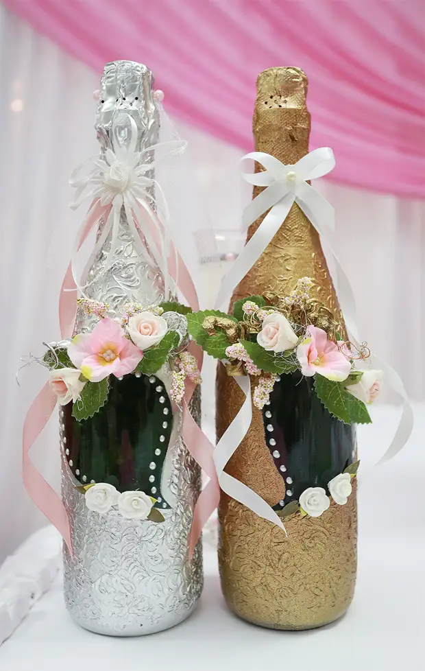 Красивое декорирование бутылок на свадьбу